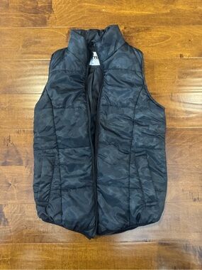 ZYIA women’s medium active black camo quilted vest with pockets